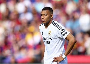 四球惨败巴黎科贝：姆巴佩无法突破防线，皇马毫无还手之力